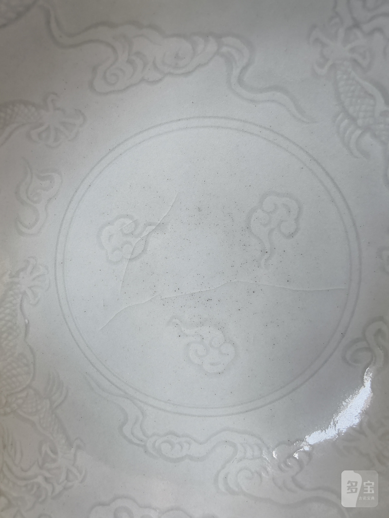 A copper-red glazed porcelain 'stemcup' with anhua decoration of dragons inside - 图15